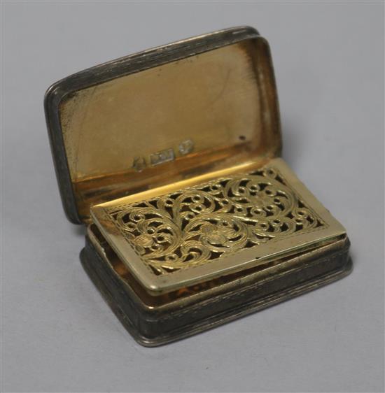 A George IV engraved silver rectangular vinaigrette by Nathaniel Mills, Birmingham, 1829, 4cm.